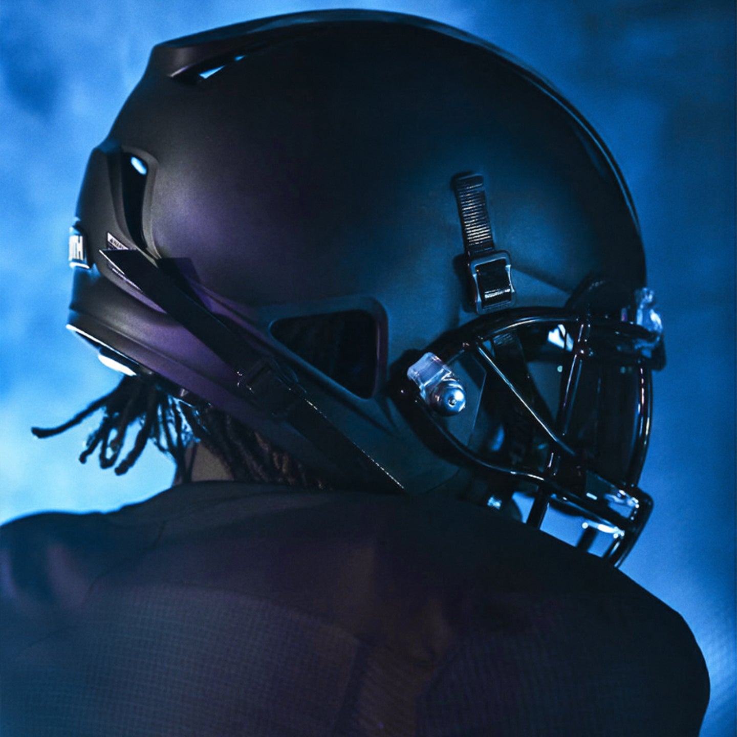 black shadow xr helmet on player