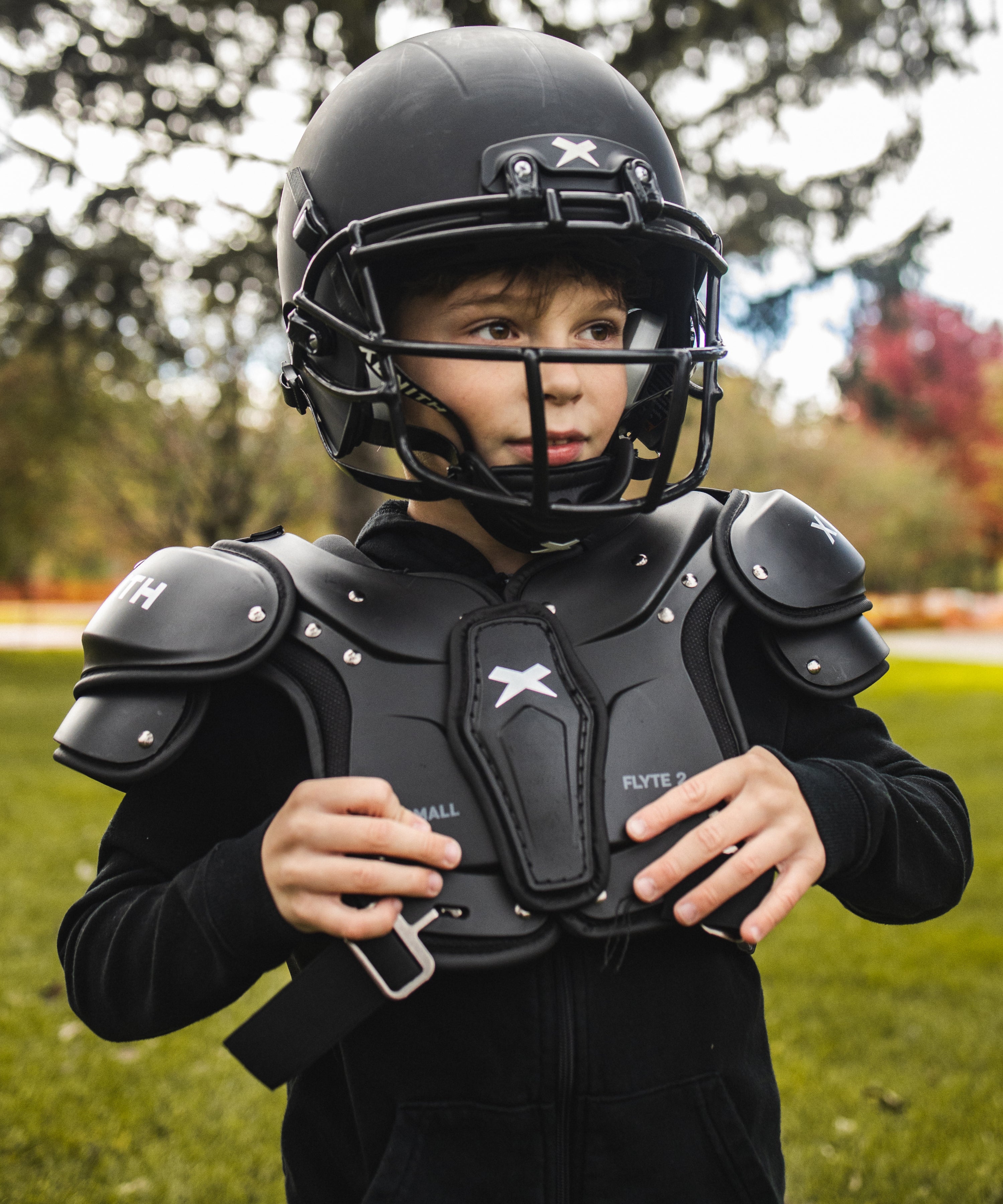 youth football player wearing flyte 2 shoulder pads